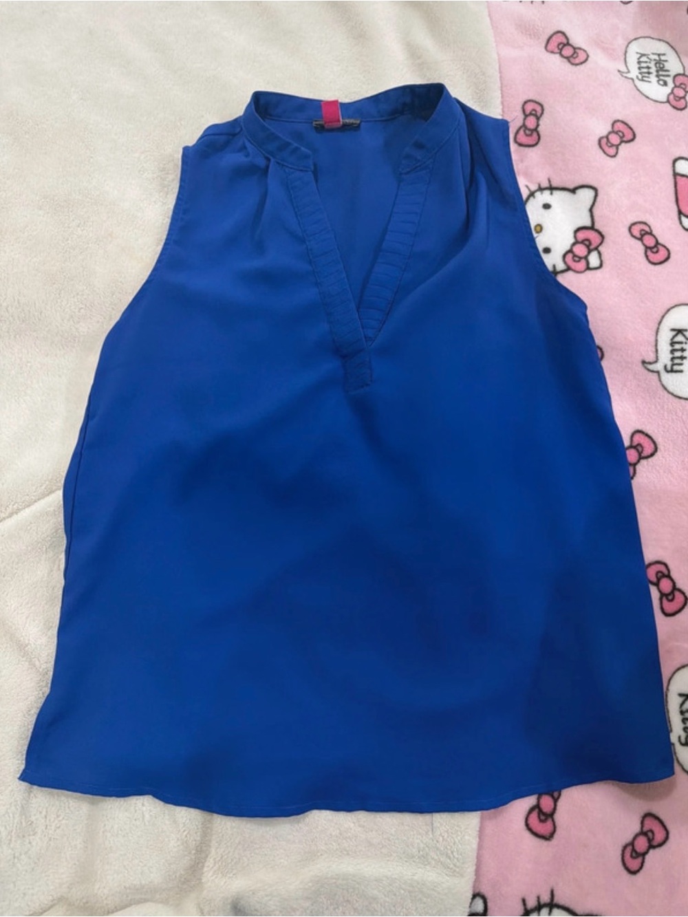 Vince Camuto sleeveless V-neck blouse
